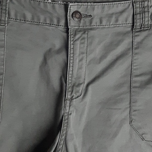 Mossimo Supply Co Shorts Mid Rise Olive Green Khaki Distressed Summer SZ 12 - Picture 3 of 15